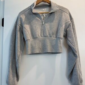 ALO Yoga Cropped Half-Zip Sweatshirt - Light Gray